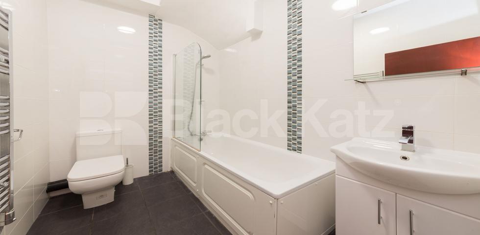 			STUNNING SPACIOUS SPLIT LEVEL 3 BEDROOM FLAT, 3 Bedroom, 1 bath, 1 reception Flat			 Springdale Road N16, NEWINGTON GREEN-STOKE NEWINGTON